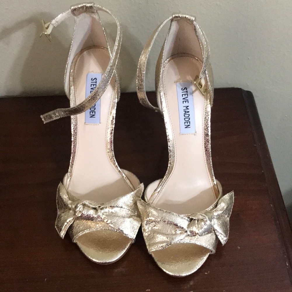 Steve Madden Metallic gold shoes